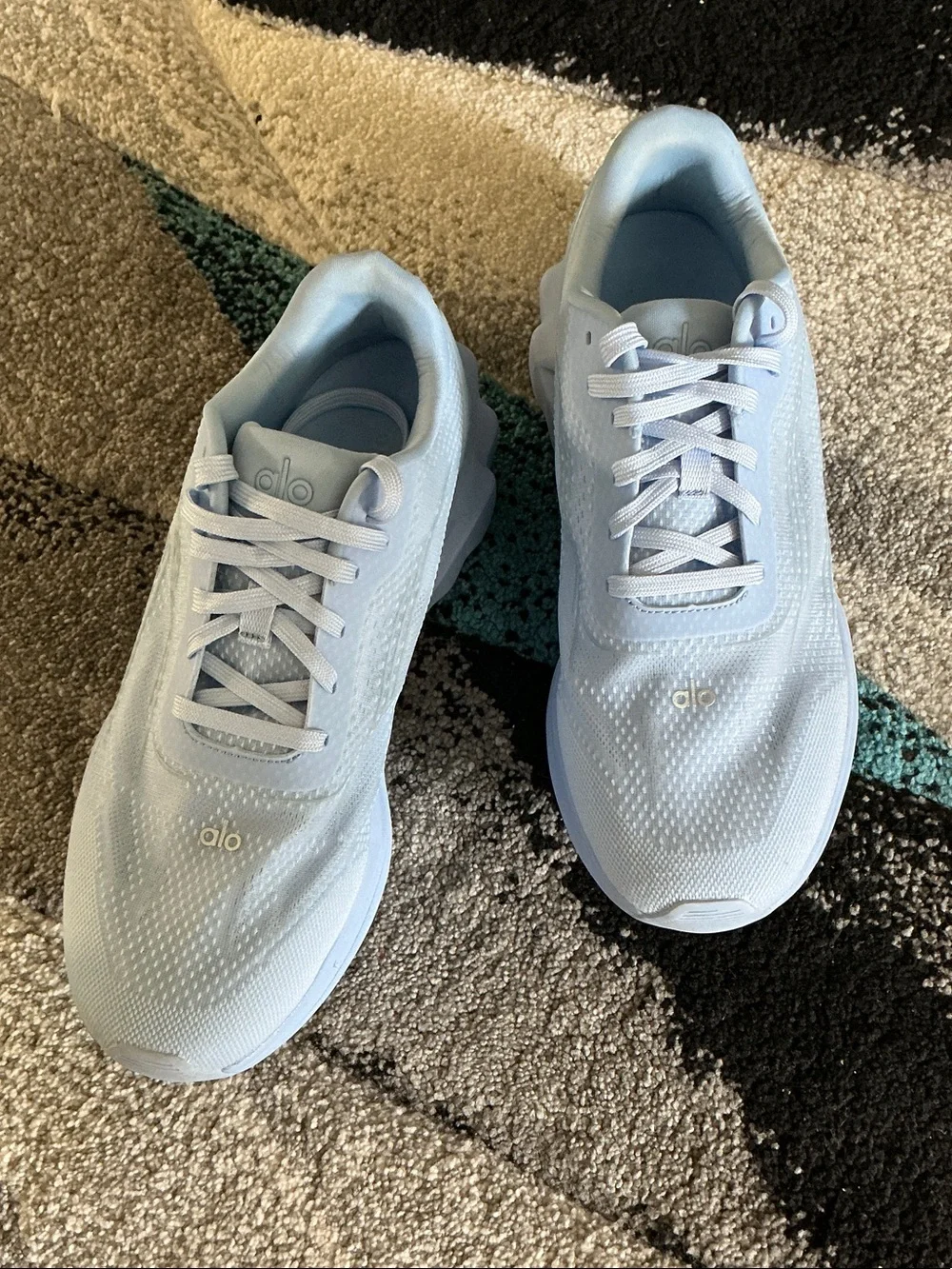 ALO Yoga Runner Limited Crystal Clear Blue Sneakers 10.5